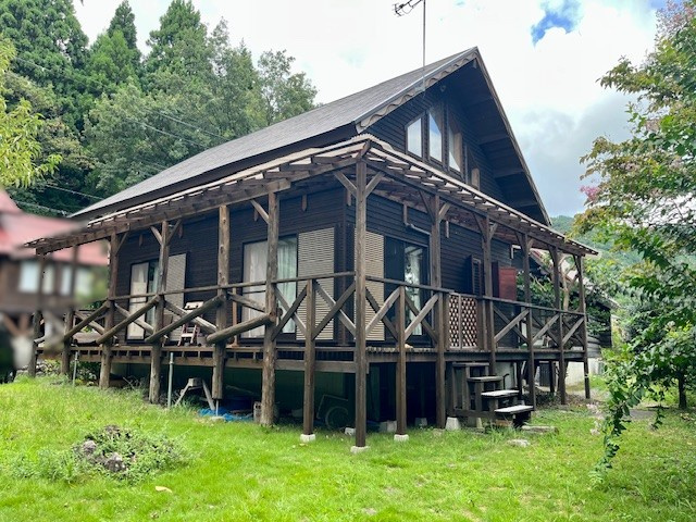 今津町日置前のログハウス風の中古戸建のご紹介の画像