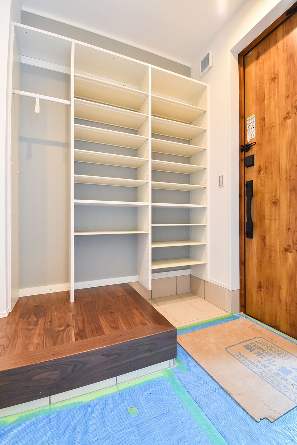 オープンタイプの靴収納