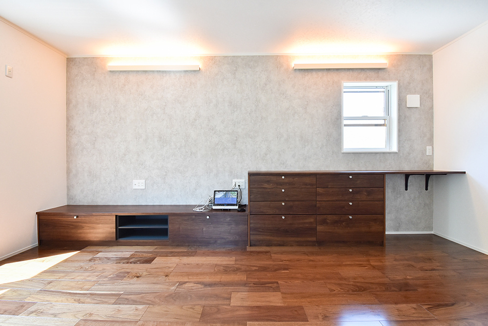 サイドボードと間接照明