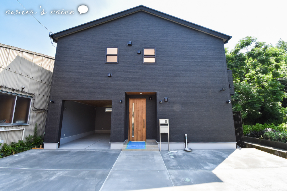 趣味と安らぎが共存する、大型ガレージと緑を感じるリビングのある家＿志木市 K様の画像