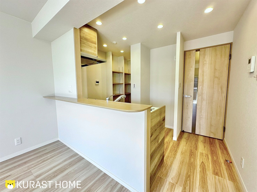 収納豊富＆フレキシブルな間取りが魅力！チェリー材調のナチュラルデザインがかわいいリノベマンション―マンハイム五条　4階―の画像