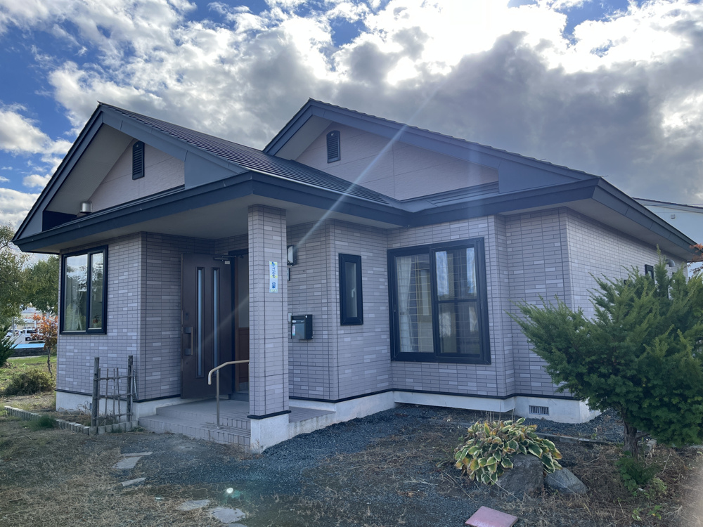 テラスと庭で楽しむ、大空町のゆったり3LDKの画像