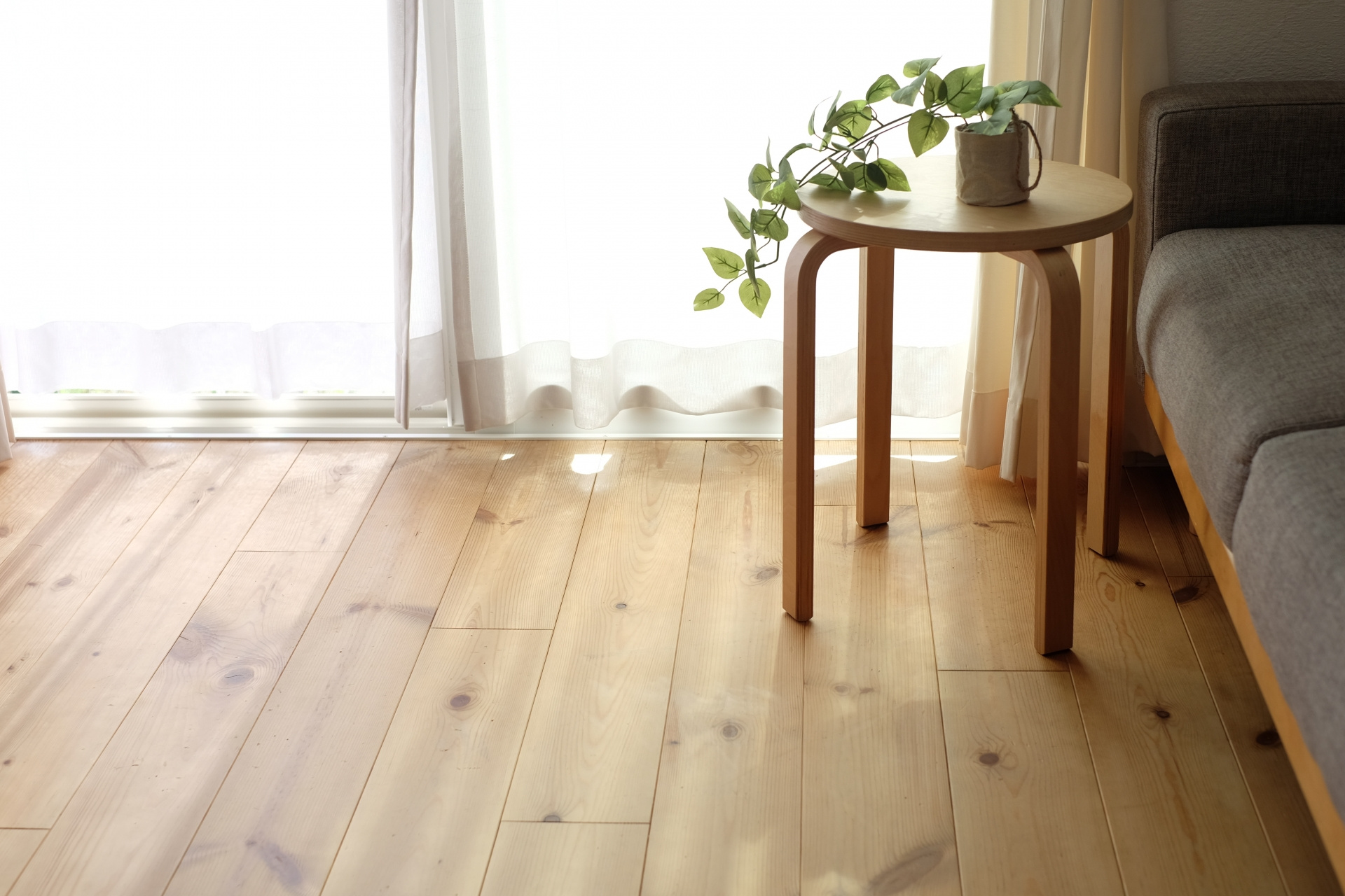 中古住宅の床鳴りはなぜ起こる?原因や構造と修理点検のチェックポイントを解説の画像