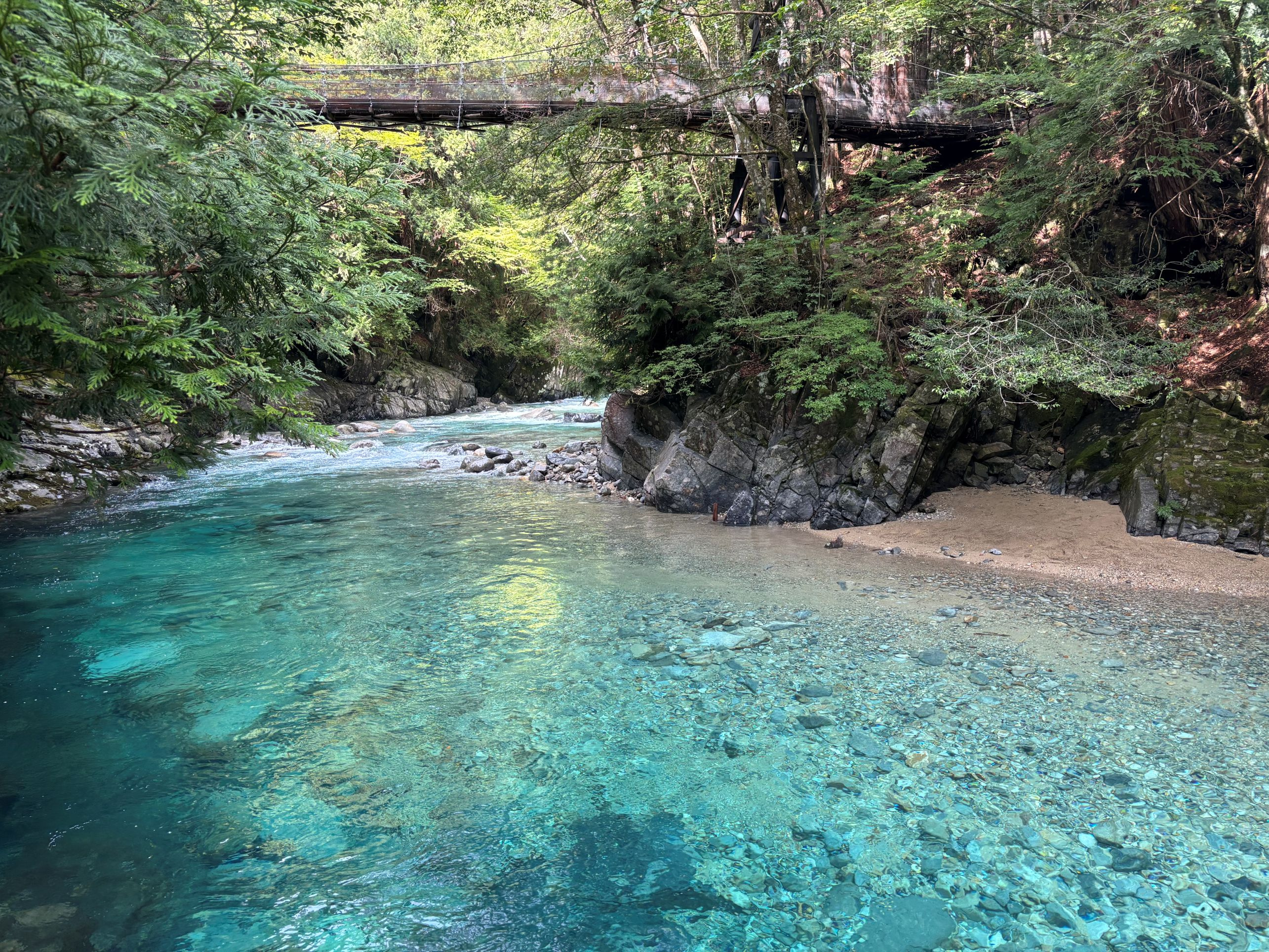 エメラルドブルーの画像