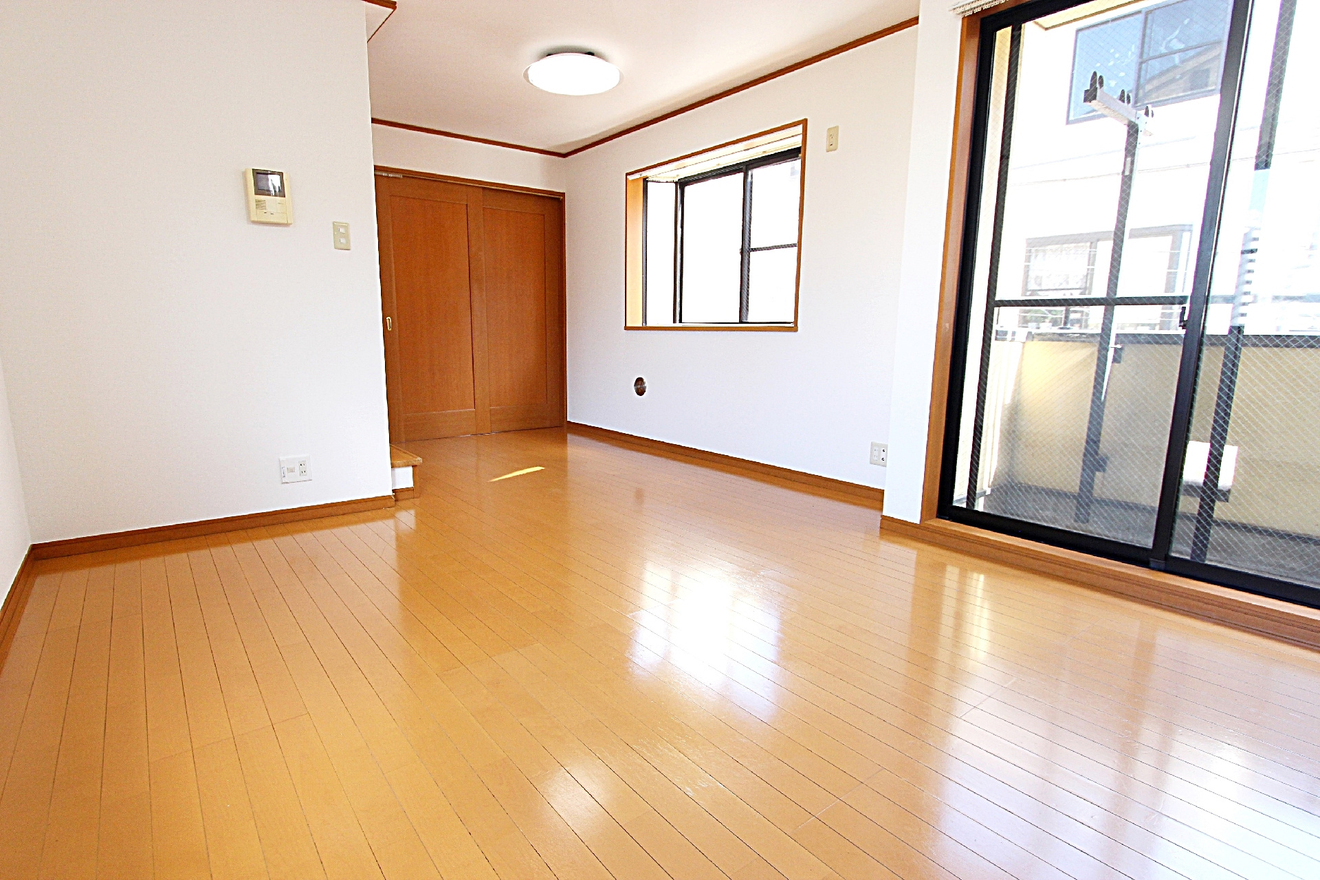 リビング”>
                    </p>
                    <h3 class=