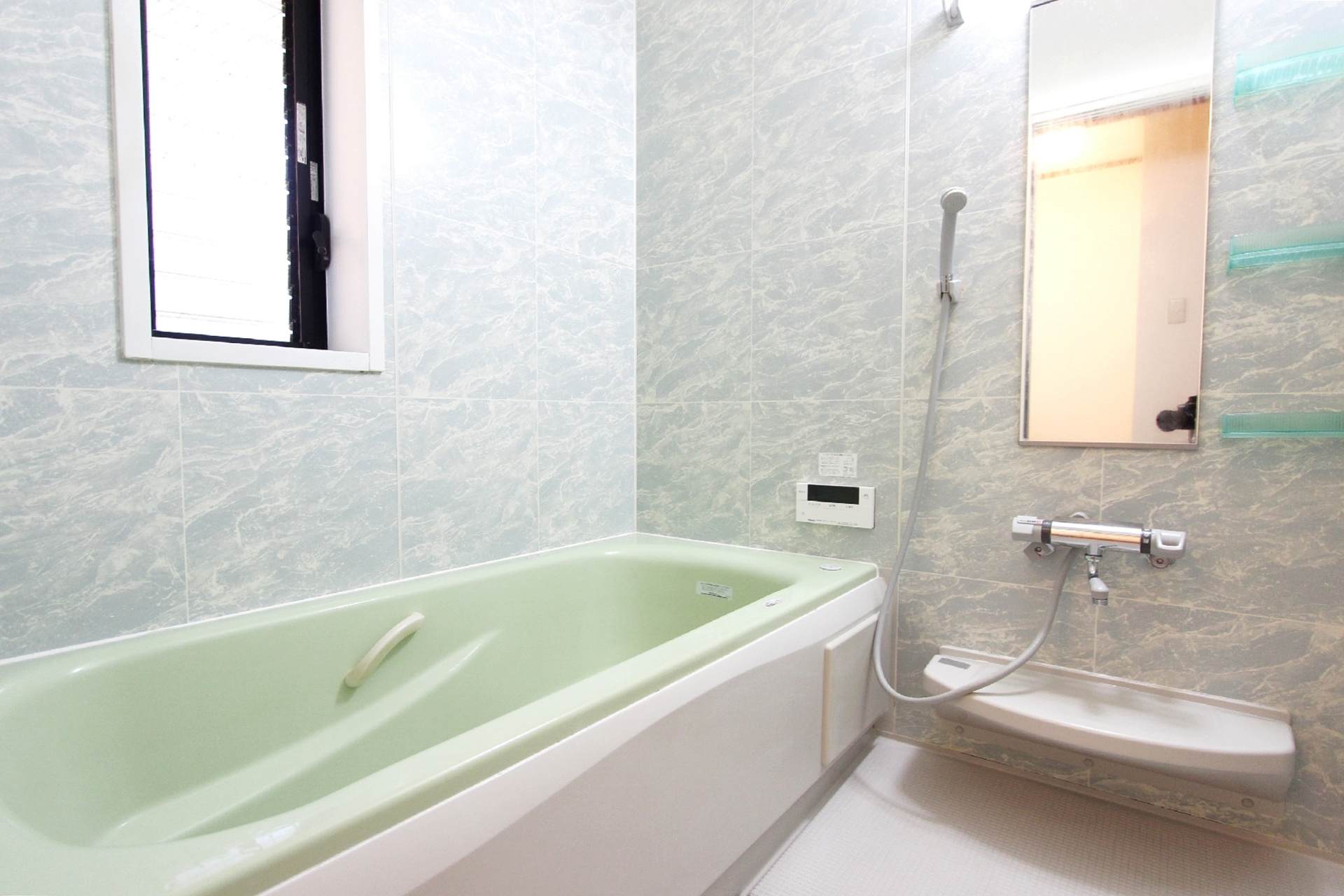 バスルーム”>
                    </p>
                    <h3 class=