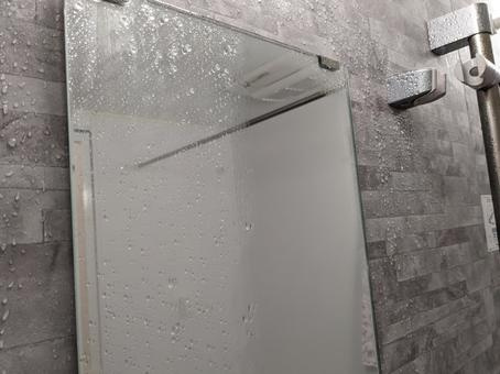 お風呂の鏡（ミラー）の汚れ・お手入れと費用についての画像