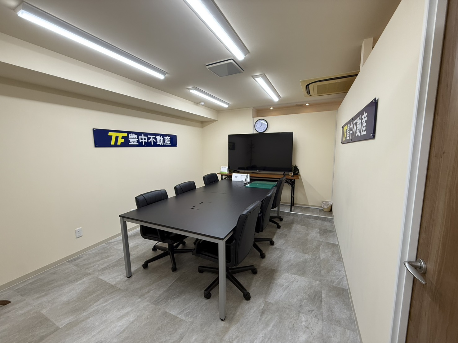 日曜の街はちょっと静かです・・・の画像