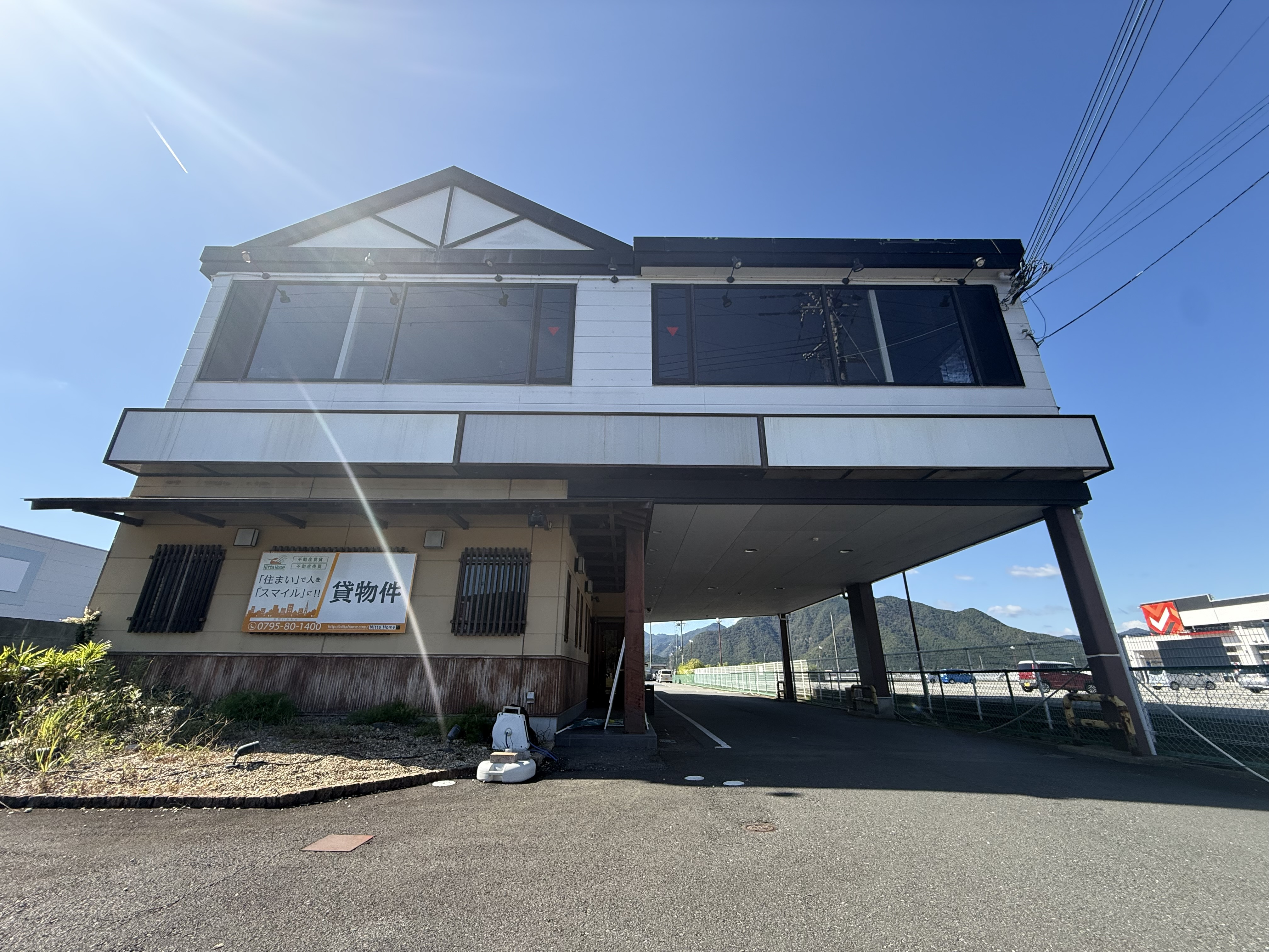 「大通り沿いの好立地！飲食店居抜き物件に看板を設置しました」の画像