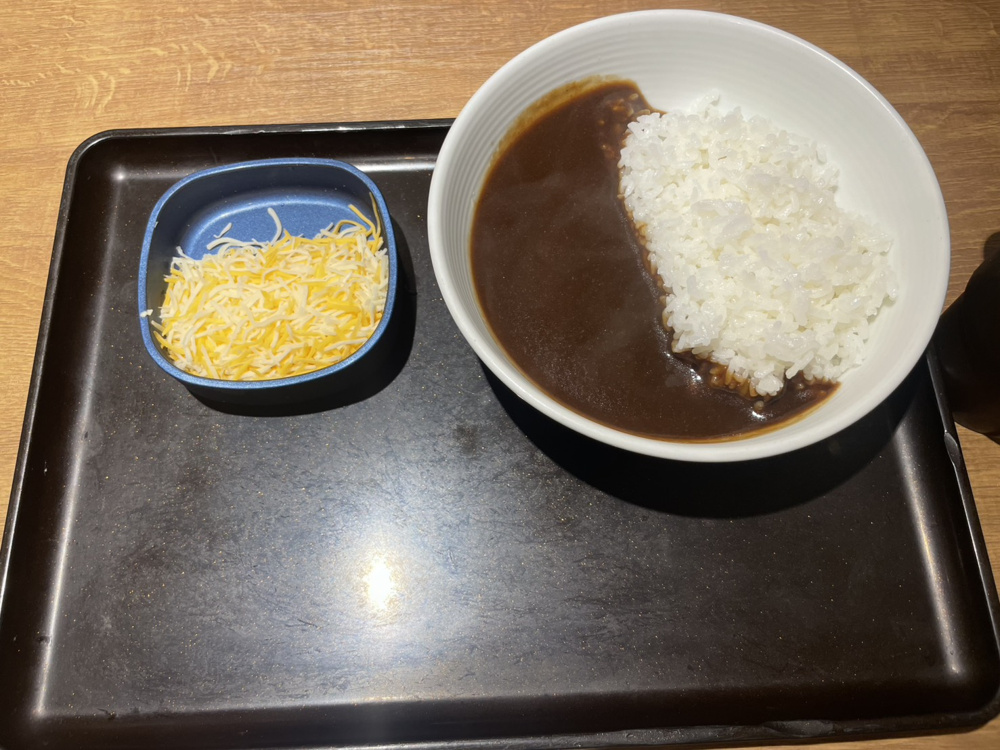【吉野家 六甲道店】とろけるチーズカレーでホッと一息。六甲道ランチの定番！の画像
