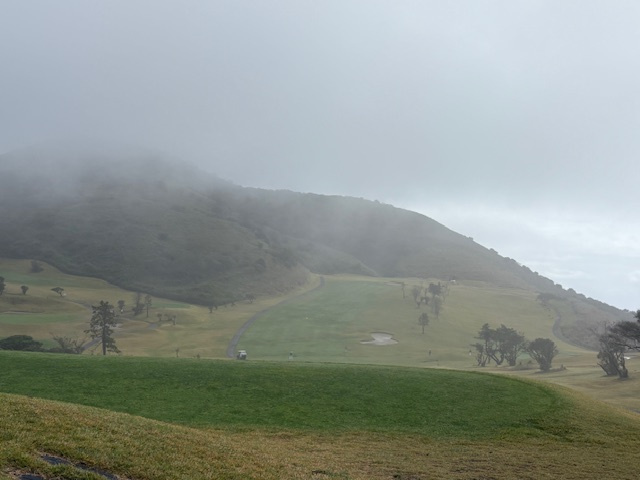雨と霧のゴルフの画像