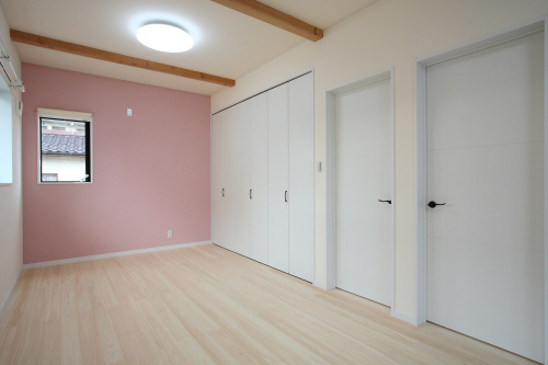 ウッドブラインドの後悔ポイントは何?失敗しない選び方も紹介の画像