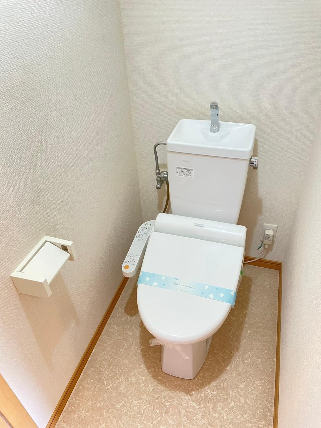 203号室 トイレ 温水洗浄便座付きトイレ