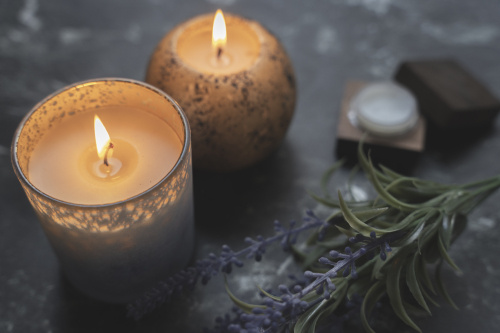 香りでリラックス！秋の夜に合うアロマとお部屋づくりの画像