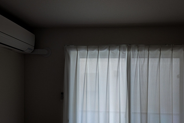 部屋が暗いと色々なデメリットが発生する