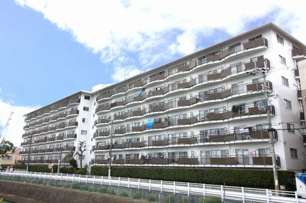 寝屋川市で築50年以上の中古マンション売却を考え中の方必見！高く売るためのコツや注意点を紹介の画像