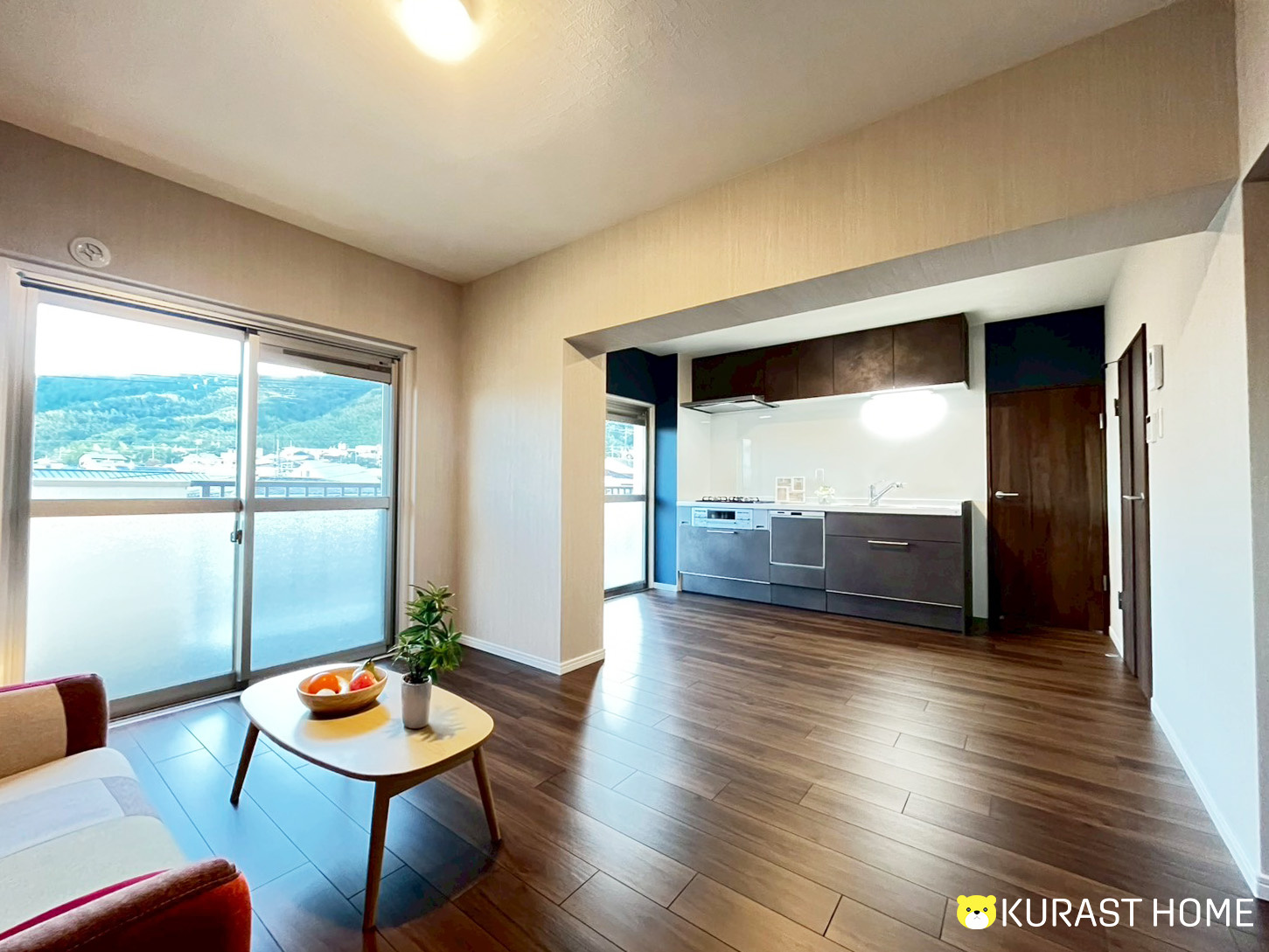 ニュアンスカラーとダークカラーが素敵！シックで落ち着いた大人デザインのリノベマンション―円明寺ヶ丘団地Ｍ棟　2階―の画像