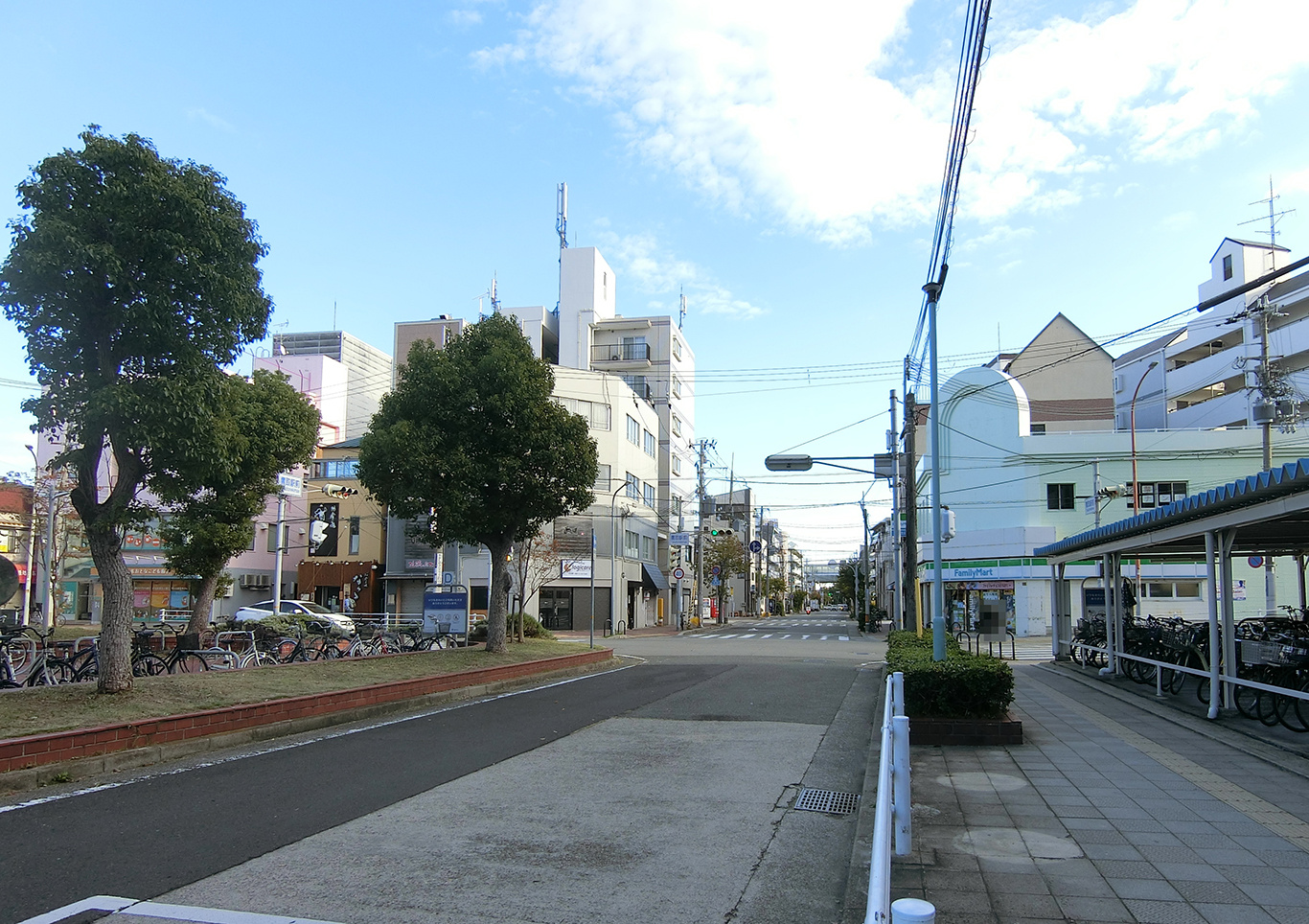 鷹取駅南側街並み