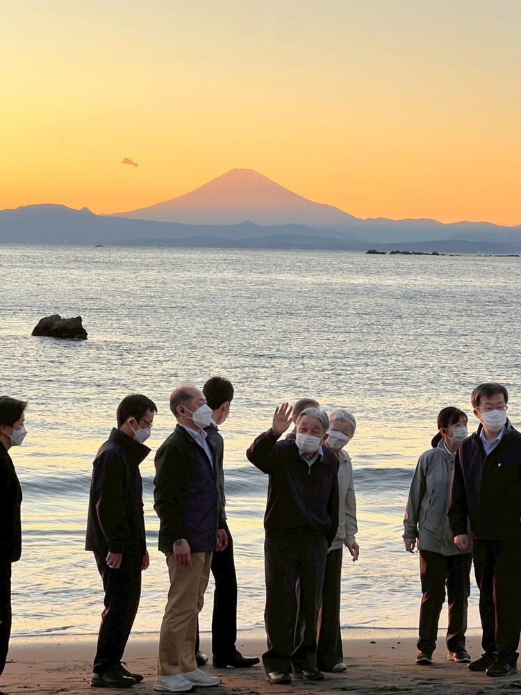 上皇様ご夫妻＠一色海岸の画像