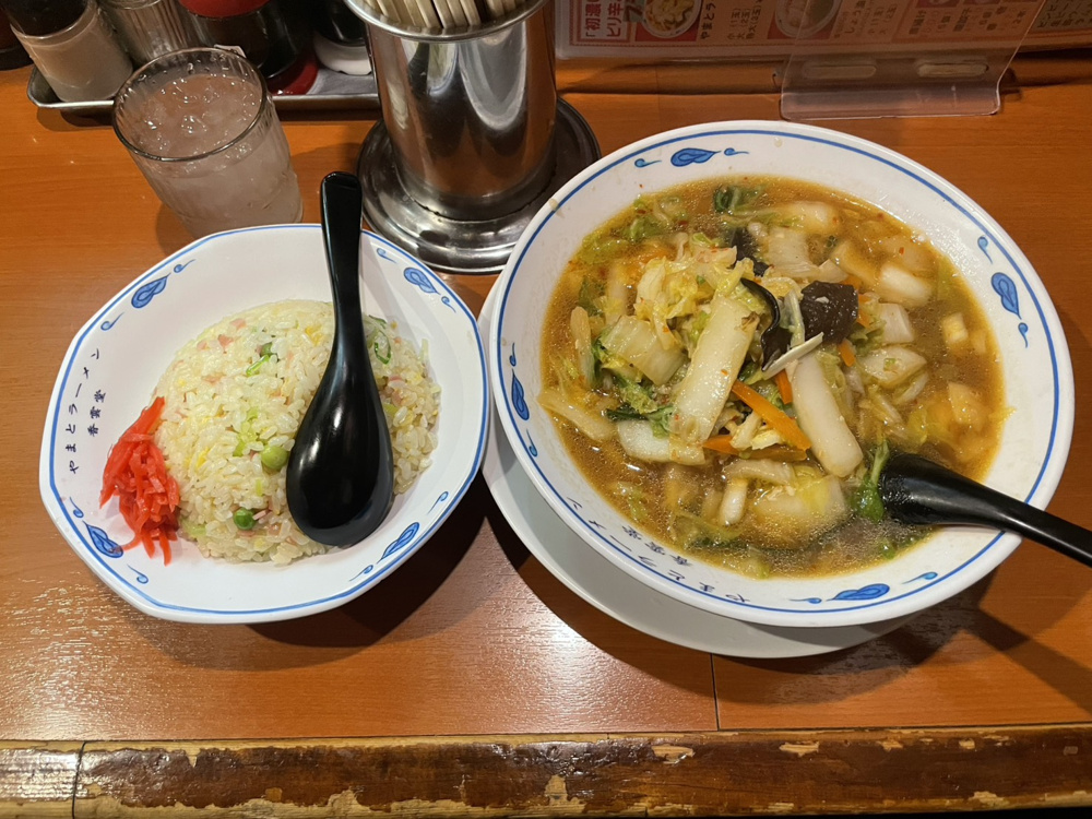 【芦屋】やまとラーメン香雲堂｜濃厚ピリ辛しょうゆと野菜の旨味が溶け合う名物ラーメン！の画像