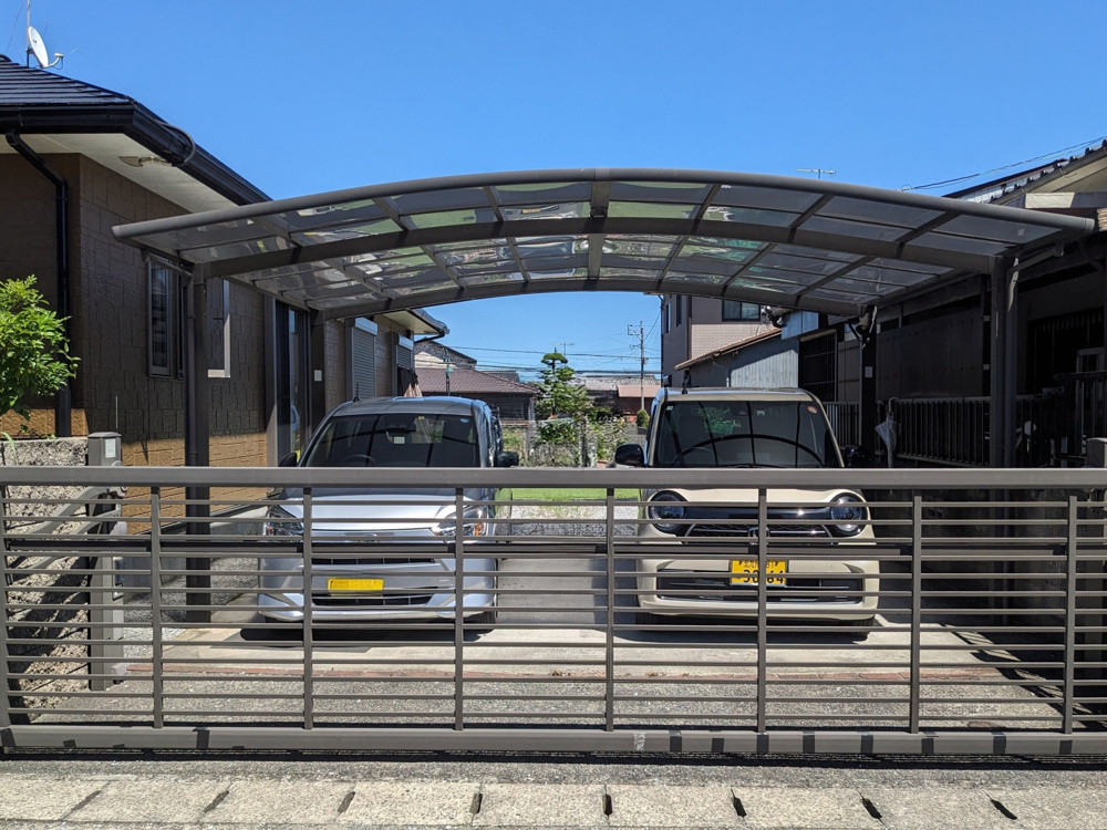 駐車場設計で縦列駐車と並列駐車は何が違う？車のサイズやスペース選びのコツも紹介の画像