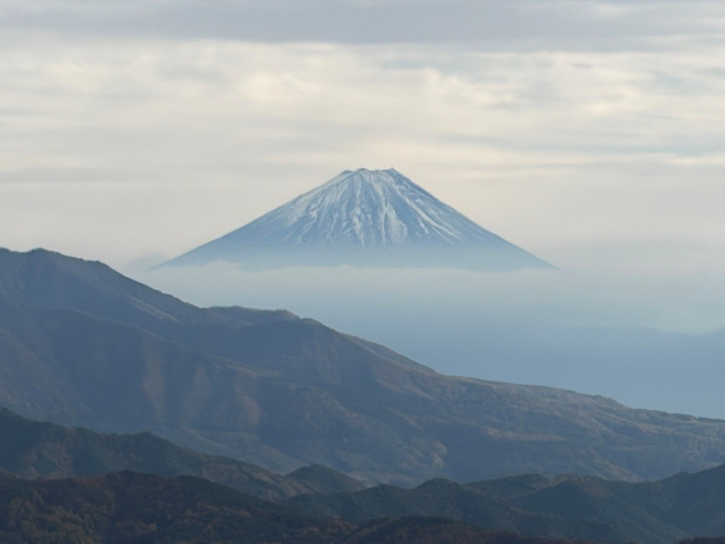 清里寮ジャージーハットから望む、初冬の富士山　【ホームメイトFC大船店　ジェイワンの賃貸ブログ】の画像