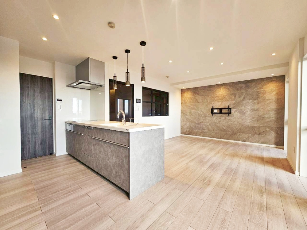 光と素材が織りなす、贅沢なくつろぎ空間の画像