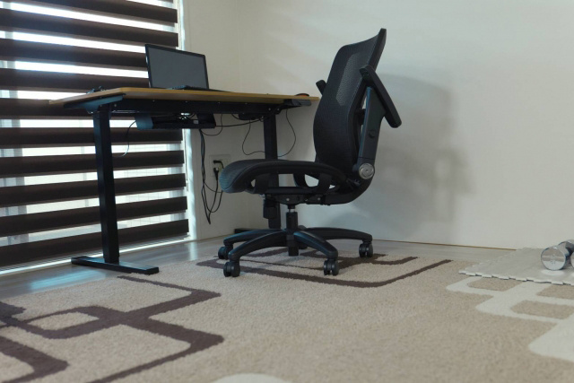 オフィスに昇降デスクを取り入れるメリット・デメリット