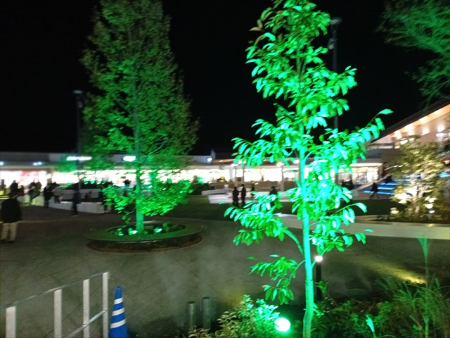 三井アウトレットパーク 岡崎　広場　イルミネーション