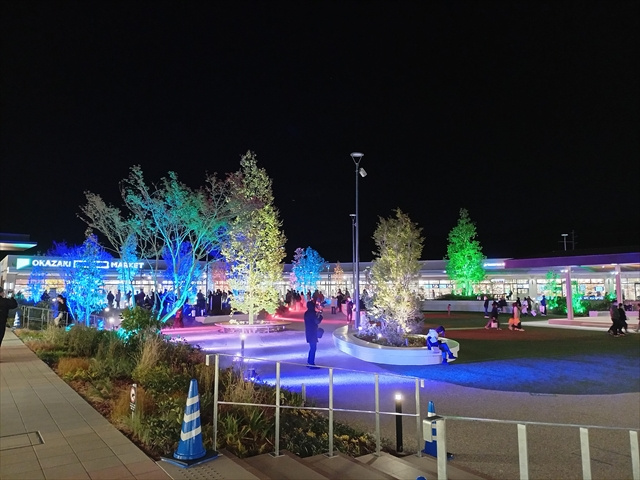 三井アウトレットパーク 岡崎　広場　イルミネーション