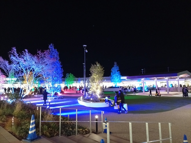 三井アウトレットパーク 岡崎　広場　イルミネーション