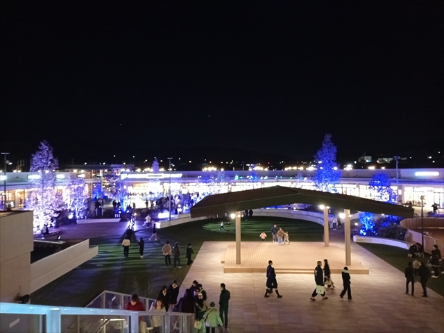 三井アウトレットパーク 岡崎　広場　イルミネーション