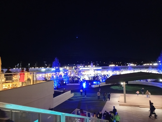 三井アウトレットパーク 岡崎　広場　イルミネーション