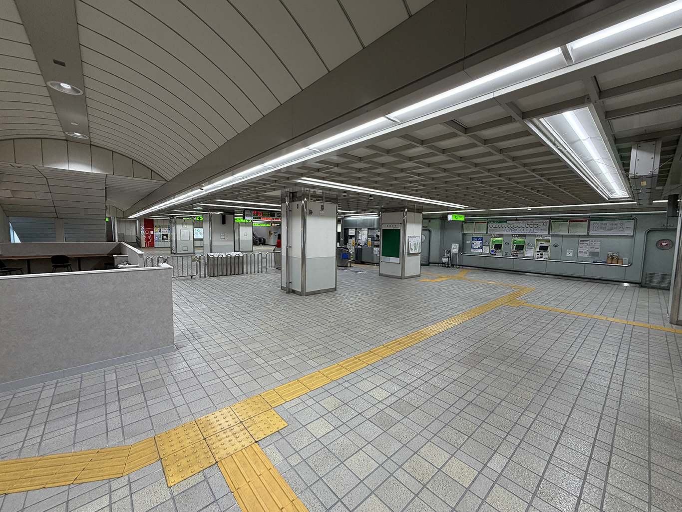 伊川谷駅構内