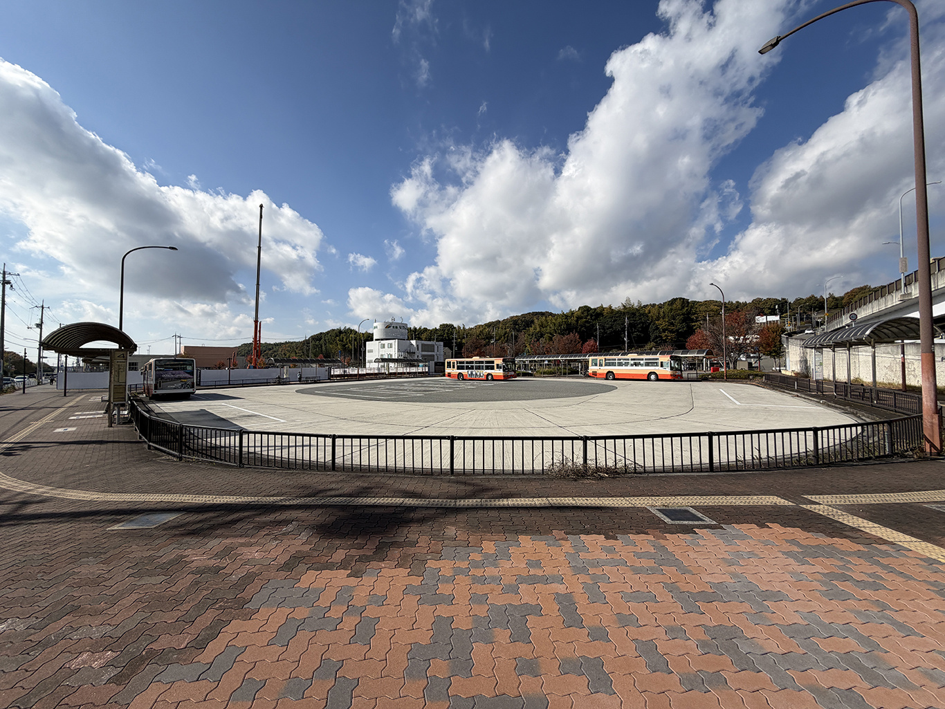 伊川谷駅バスロータリー