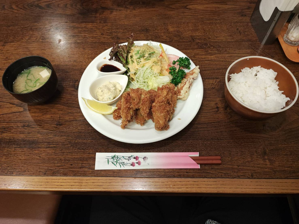 【六甲道ランチ】洋食あけぼの｜町洋食の王道。チキンカツ＆カキフライ定食が旨すぎるの画像