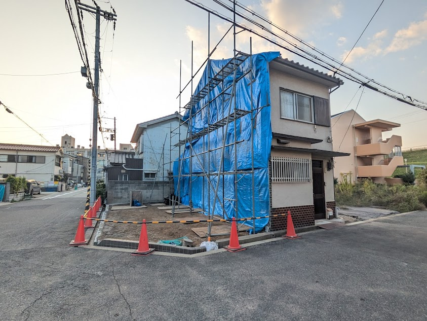 大阪市港区で長屋の解体費用はいくら？切り離し後の壁補修や注意点も解説の画像