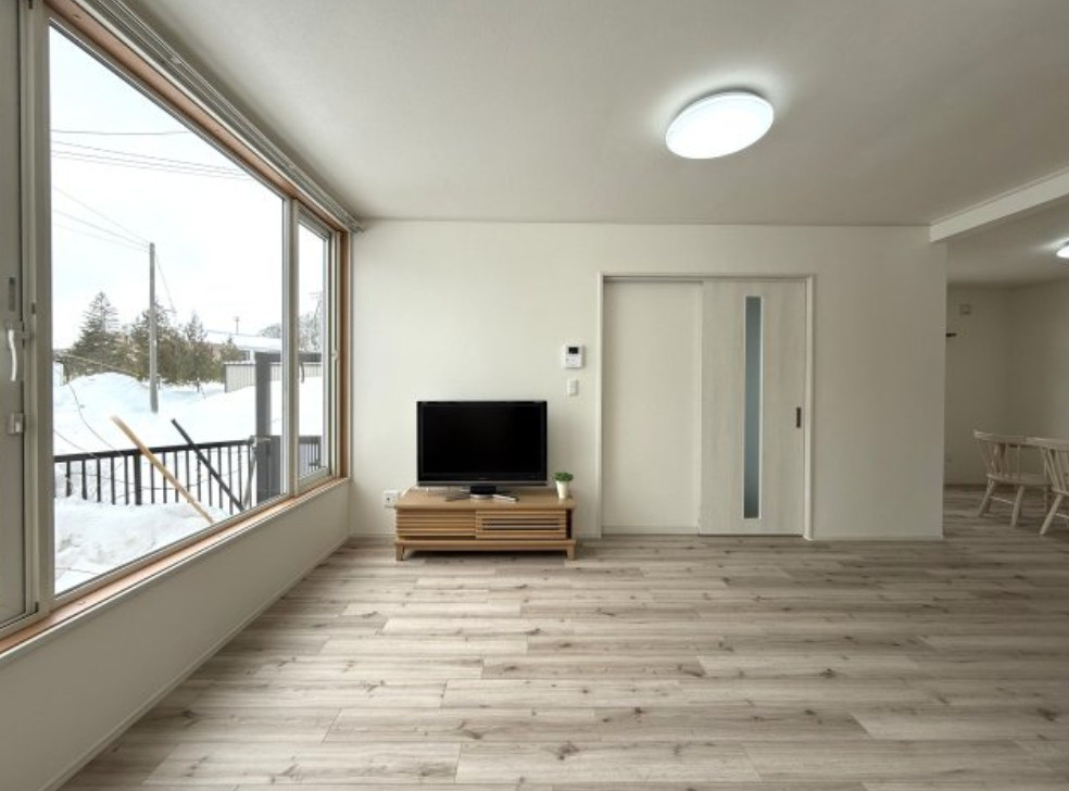 海のそばで、ゆったり暮らす3LDKリノベ住宅の画像