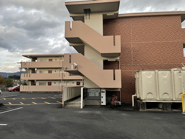 賃貸マンション「じょいふる旭ヶ丘」外観写真