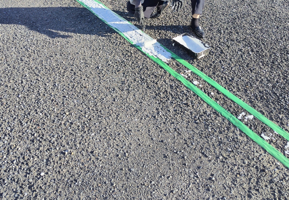 駐車場ライン引きDIY体験記 〜スプレー施工と塗料ローラー施工を比べてみた〜の画像