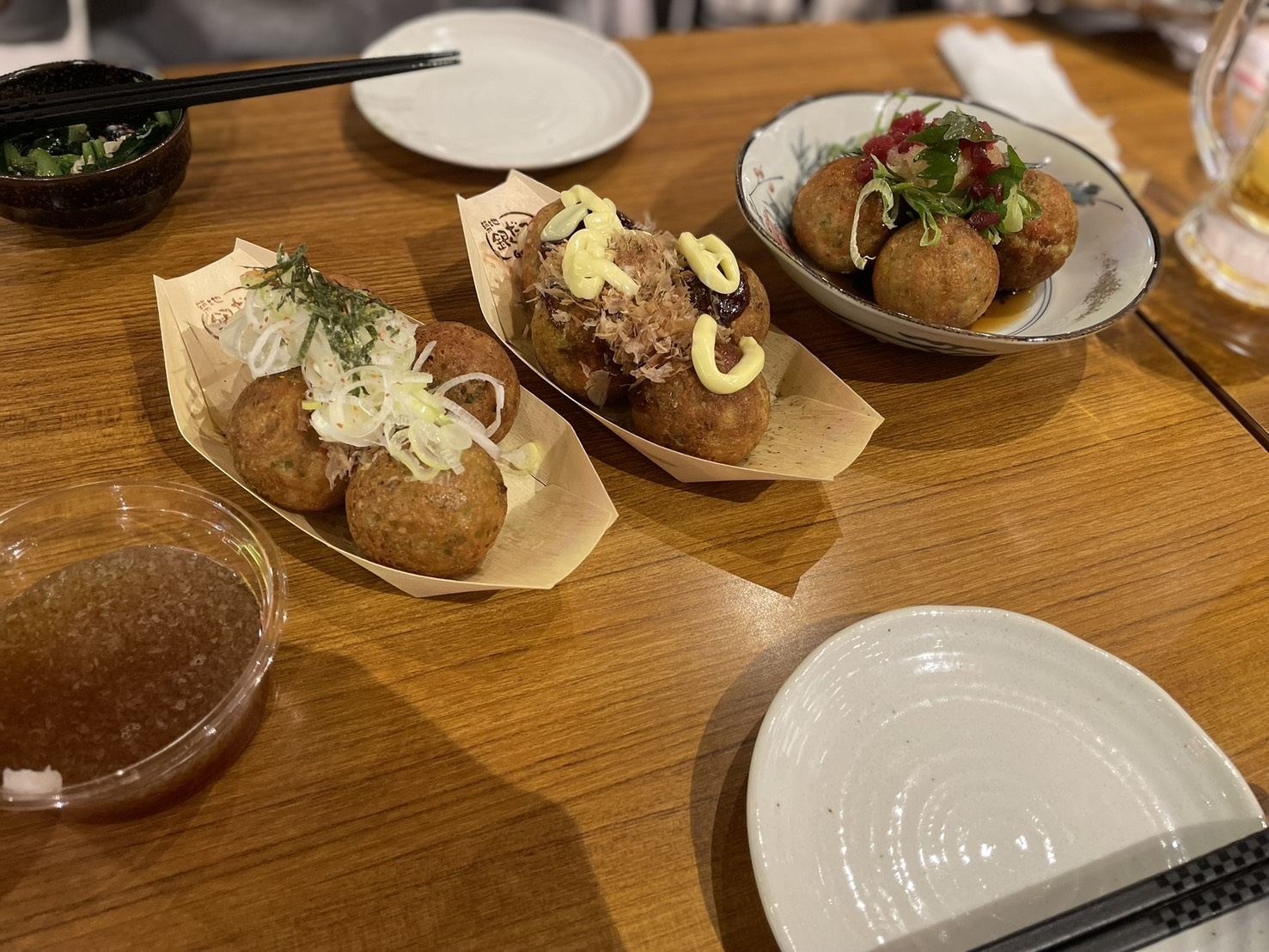 たこ焼きとお酒の画像