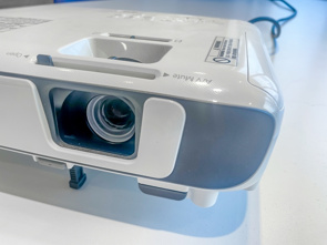 一戸建てで映画を満喫するには？シアタールームの設置方法も解説の画像