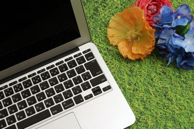 オフィスに人工芝を敷くメリットは？設置時の注意点も解説