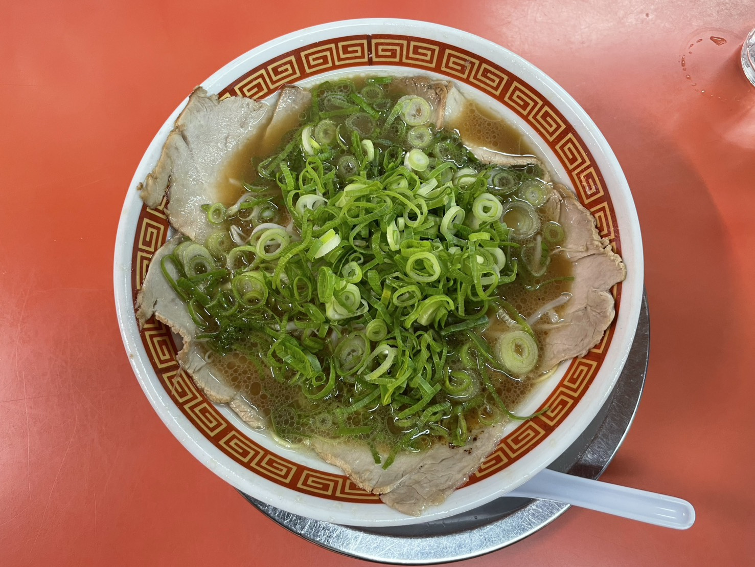 【神戸ソウルフード】もっこす石屋川店の“ねぎ山チャーシューメン”を堪能｜六甲道から行ける最強ラーメンの画像