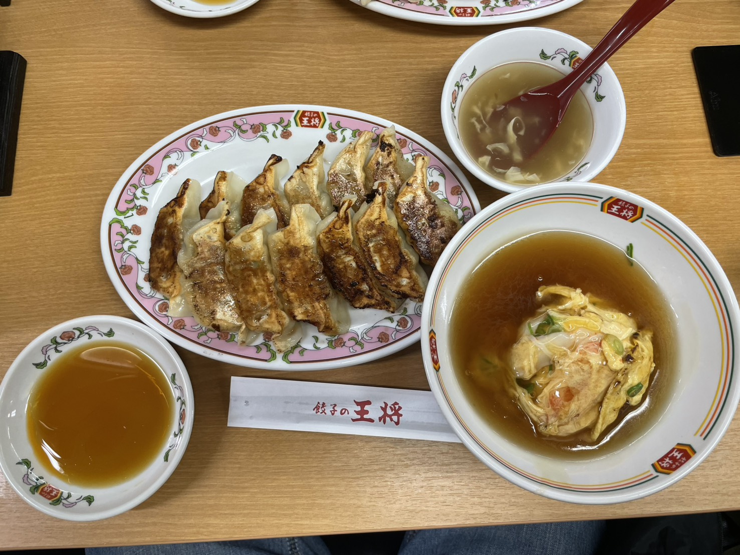 三宮で迷ったらコレ一択！「餃子の王将 三宮東店」の最強ランチセット｜餃子2人前×天津飯の黄金コンビが止まらないの画像