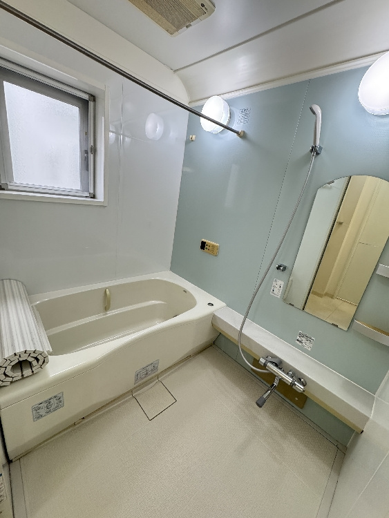 バスルーム”>
                    </p>
                    <h3 class=
