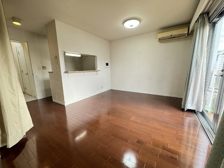 リビング”>
                    </p>
                    <h3 class=