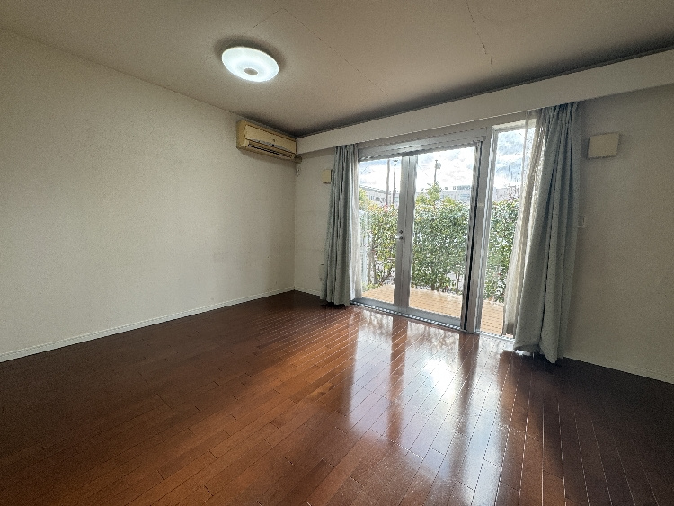 リビング”>
                    </p>
                    <h3 class=