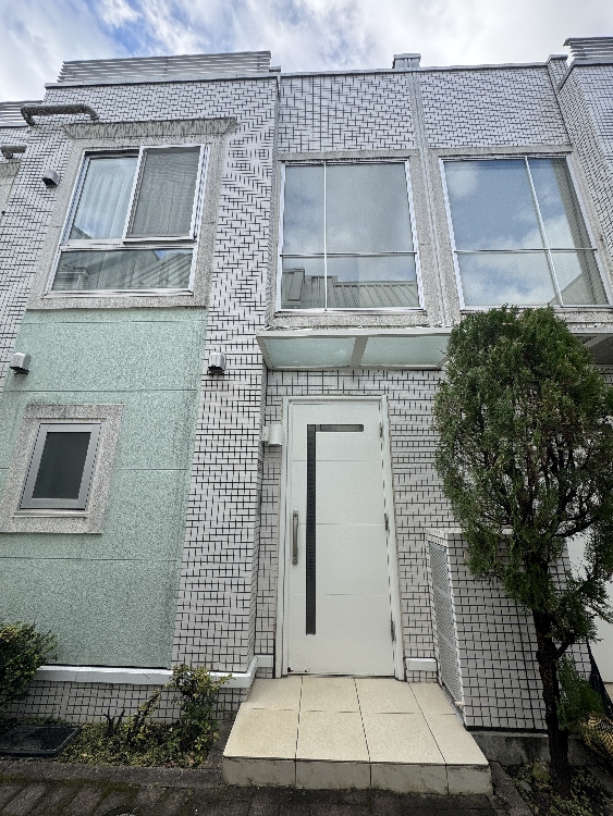 玄関ドア”>
                    </p>
                    <h3 class=