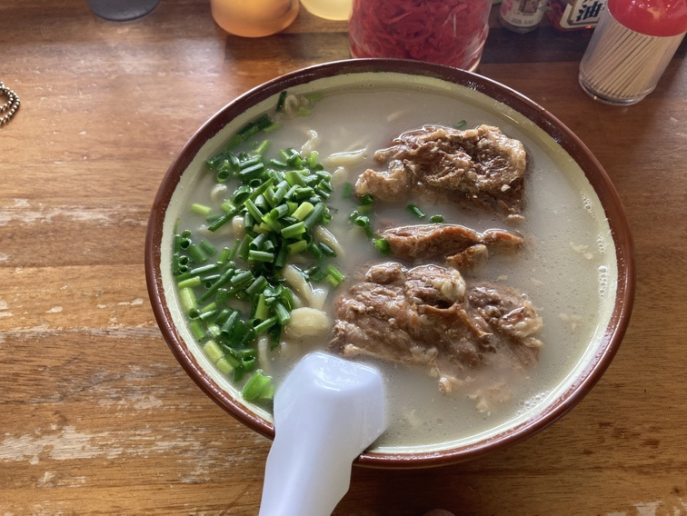 浦添市にある沖縄そば屋さんの画像